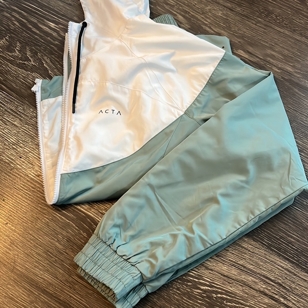 ACTA windbreaker